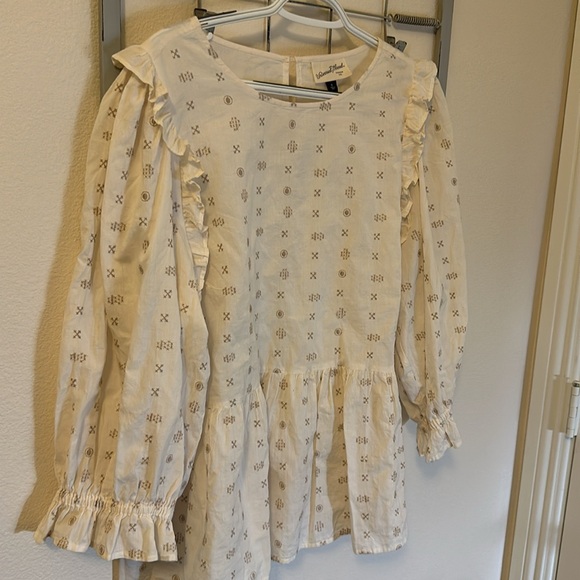 Universal Threads - Picture 2 of 6